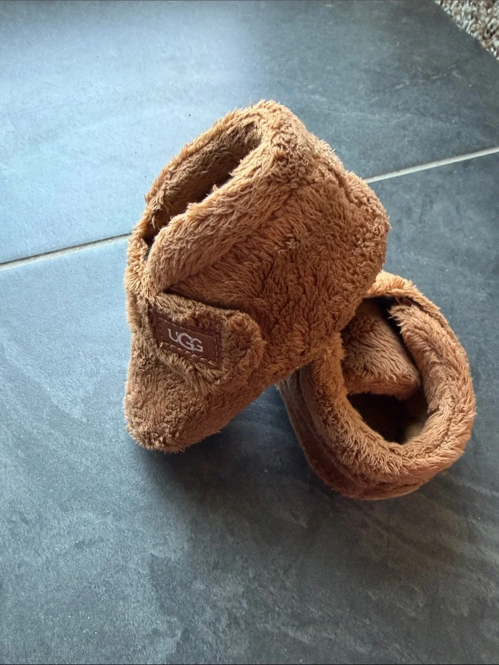 UGG infant chestnut size 2/3 (6-12 mo) plush brown Slip-On Slippers